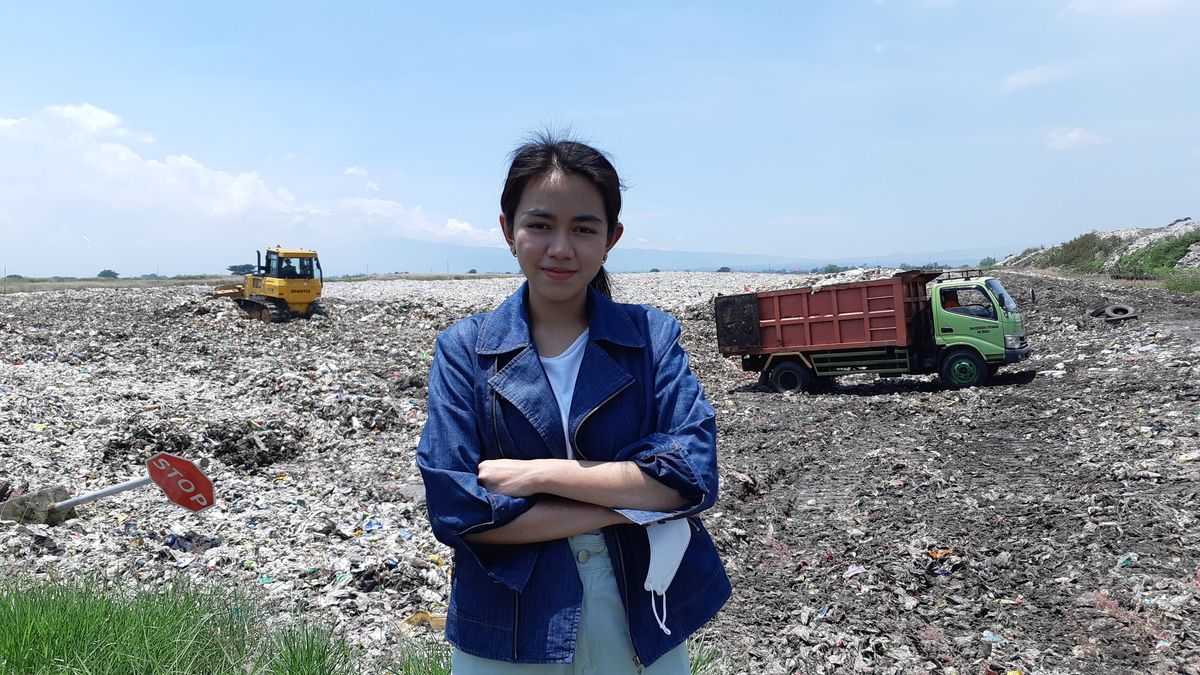 Keren! Mahasiswi Cantik UGM Temukan Formula Penetral Bau Sampah dari Cairan Lindi